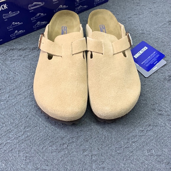Birkenstock Shoes - NWT Women's Birkenstock Boston Narrow Fit | Latte Cream Suede • Airport-Ready